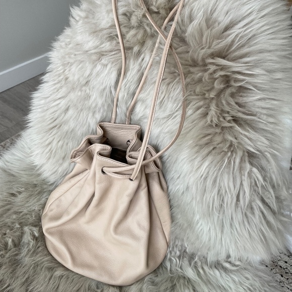 L'Intervalle Nude Bucket Bag - Picture 1 of 4
